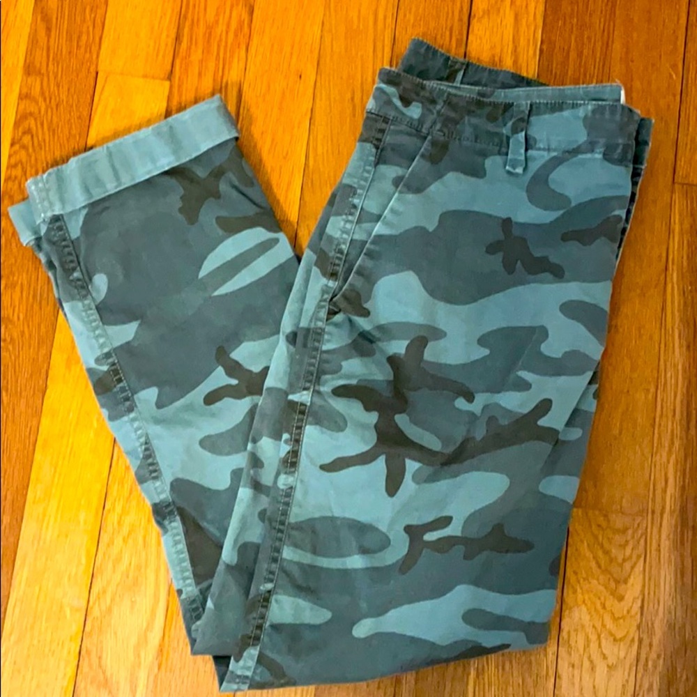 Gap Girlfriend Khaki Camo Pants. Size 8.